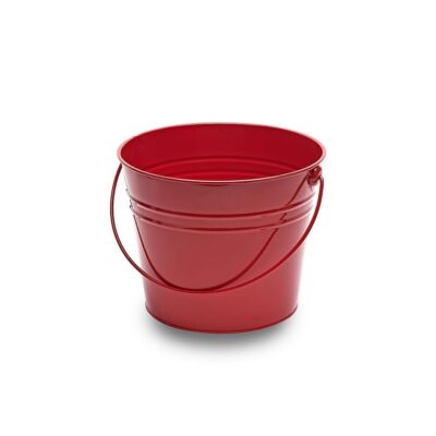 MT035 Large red metal bucket